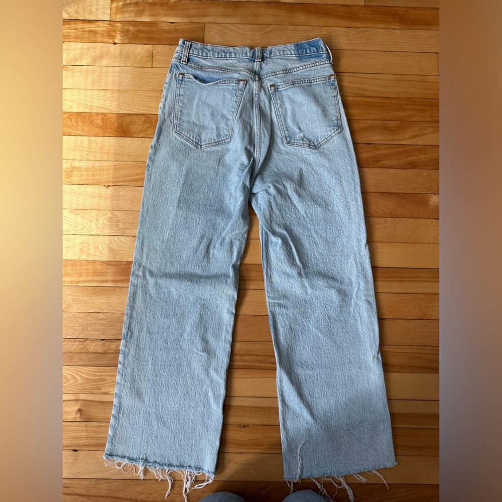 Abercrombie & Fitch 90’s Relaxed High Rise Crop Light Wash Jeans - Picture 3 of 5